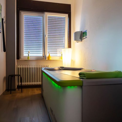 WOF22_Fitnessstudio in Mühlheim_Massageliege